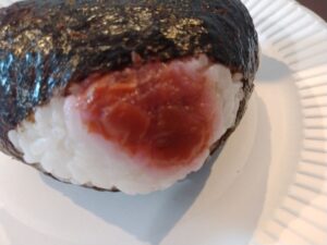 オリジン梅おにぎり（マックスバリュ）