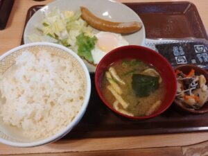 ソーセージエッグ朝食