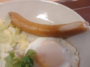 ソーセージエッグ朝食