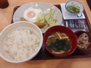 納豆ソーセージエッグ朝食（すき家）