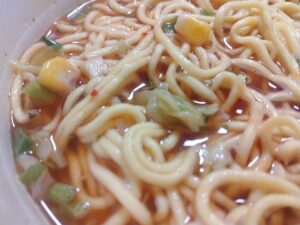 スーパーカップチリトマト味ラーメン（エースコック）