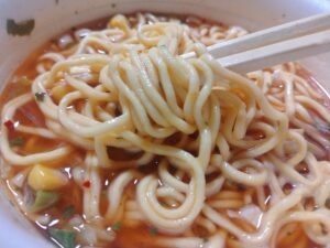 スーパーカップチリトマト味ラーメン（エースコック）