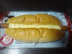 あらびきソーセージパン（パスコ）