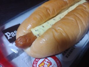 あらびきソーセージパン（パスコ）