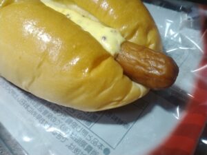 あらびきソーセージパン（パスコ）