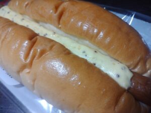 あらびきソーセージパン（パスコ）
