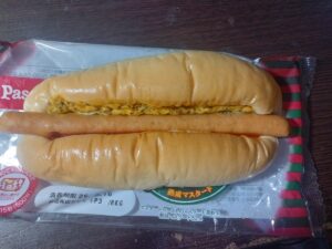 あらびきチョリソーソーセージパン（パスコ）