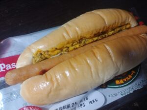 あらびきチョリソーソーセージパン（パスコ）