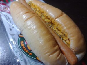 あらびきチョリソーソーセージパン（パスコ）