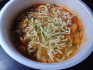 日清デカうま豚キムチ（日清）
