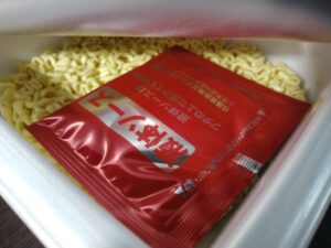 日清デカうま油そば（日清）