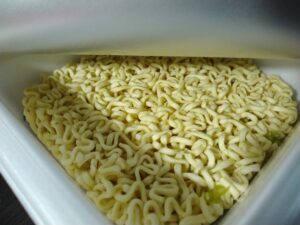 日清デカうま油そば（日清）