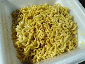日清デカうま油そば（日清）