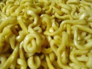日清デカうま油そば（日清）