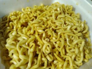 日清デカうま油そば（日清）