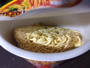 日清デカうま旨辛味噌