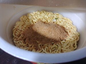 日清デカうま旨辛味噌