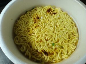 日清デカうま旨辛味噌