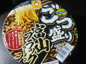 マルちゃんごつ盛り富山ブラックラーメン（東洋水産）