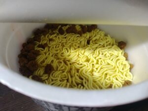 マルちゃんごつ盛り富山ブラックラーメン（東洋水産）