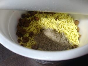 マルちゃんごつ盛り富山ブラックラーメン（東洋水産）
