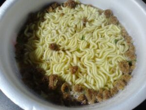 マルちゃんごつ盛り富山ブラックラーメン（東洋水産）