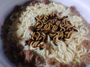 マルちゃんごつ盛り富山ブラックラーメン（東洋水産）