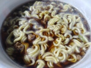 マルちゃんごつ盛り富山ブラックラーメン（東洋水産）
