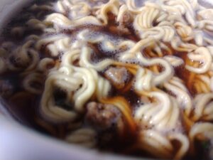 マルちゃんごつ盛り富山ブラックラーメン（東洋水産）