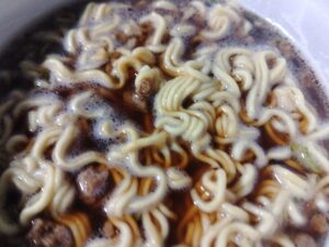 マルちゃんごつ盛り富山ブラックラーメン（東洋水産）