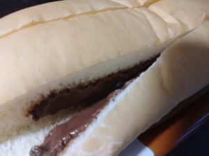生チョコクリームサンドW（フジパン）