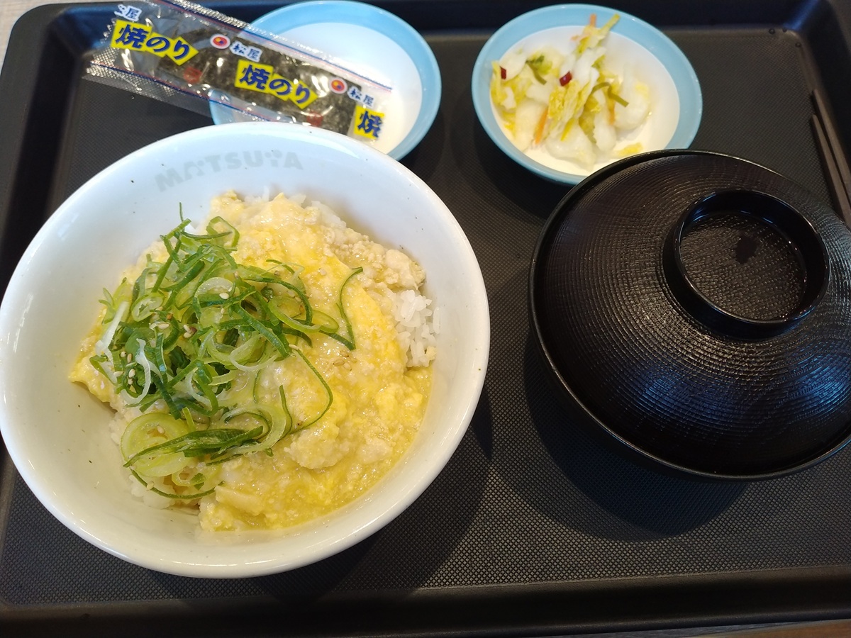 得朝鶏そぼろたまご丼