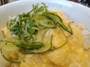得朝鶏そぼろたまご丼