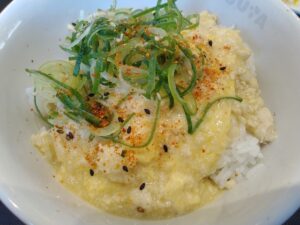 得朝鶏そぼろたまご丼