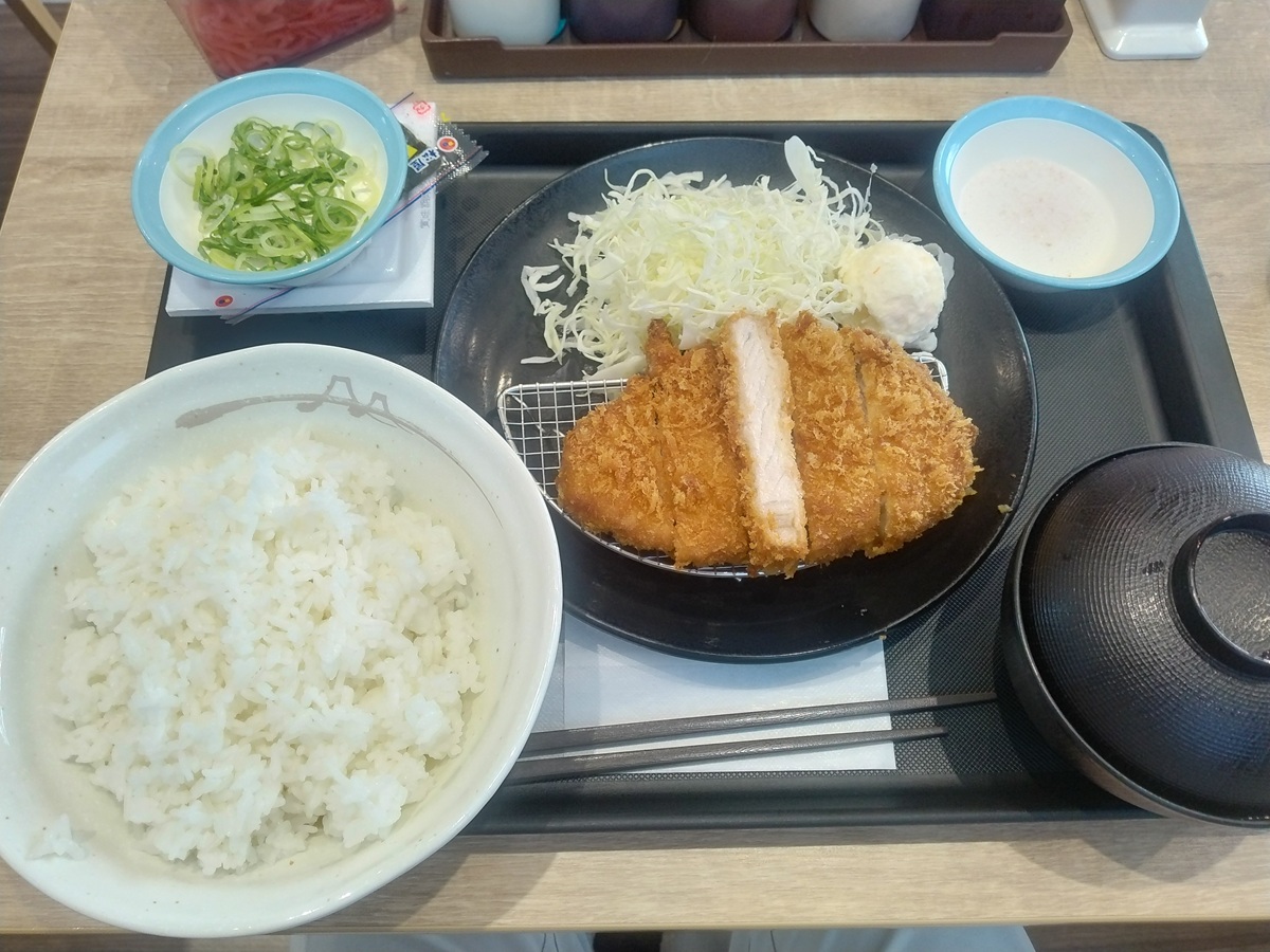 大麦豚特朝ロースかつ定食