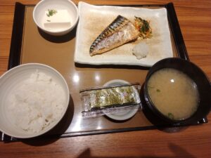 サバ塩焼朝食（やよい軒）