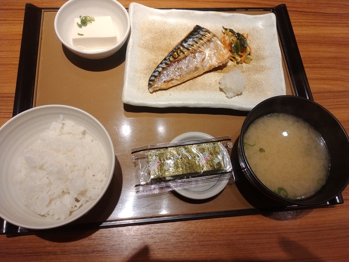 サバ塩焼朝食（やよい軒）