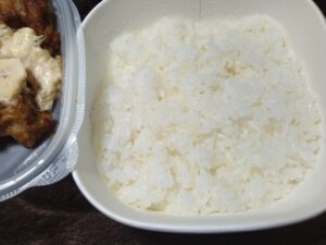 タルタルソースで食べる唐揚げ丼（セブンイレブン）