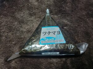 ツナマヨおにぎり（業務スーパー）