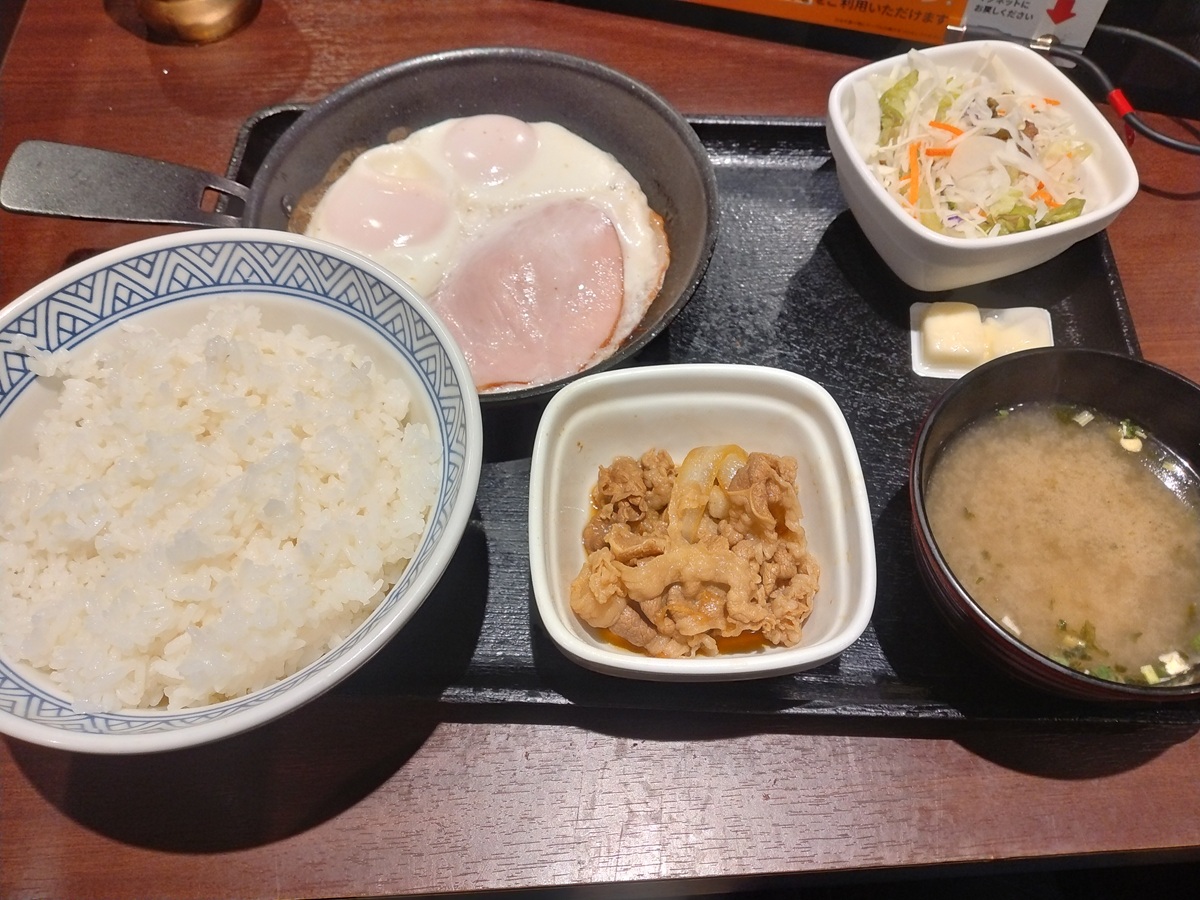 Wハムエッグ牛小鉢定食（吉野家）
