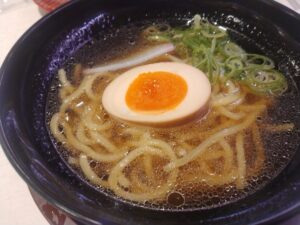 平日限定味玉ラーメン（魚べい）
