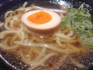 平日限定味玉ラーメン（魚べい）