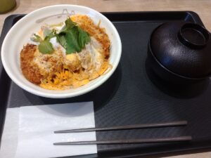 大麦豚ロースかつ丼(松のや)