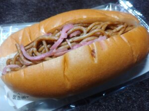 焼きそばドッグ（伊藤製パン）