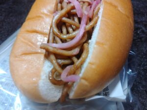 焼きそばドッグ（伊藤製パン）