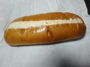 ツナサラダロール（山崎製パン）