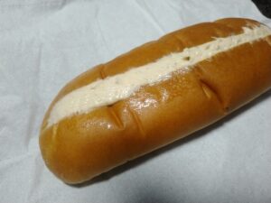 ツナサラダロール（山崎製パン）