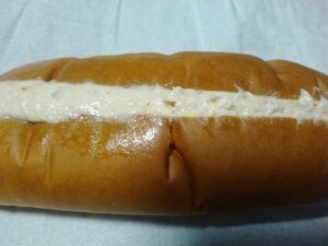 ツナサラダロール（山崎製パン）