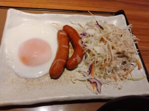 エッグ＆ウインナー朝食（やよい軒）