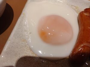 エッグ＆ウインナー朝食（やよい軒）